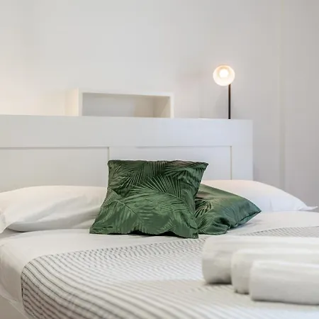 Spacious Bright Near Center And With Air Conditioning