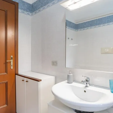 Spacious Bright Near Center And With Air Conditioning Lecco