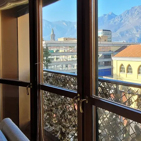 Spacious Bright Near Center And With Air Conditioning * Lecco